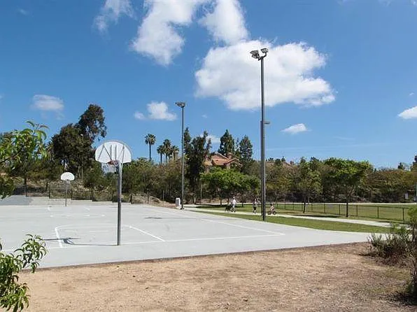 Lopez Ridge Park - Basketball Courts
