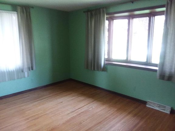 2nd image of 510 Lake Ave