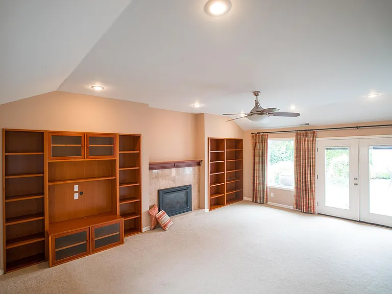 145th Pl NE — Photo 1