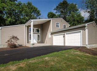 2 Farmview Cir, Granby, CT 06035