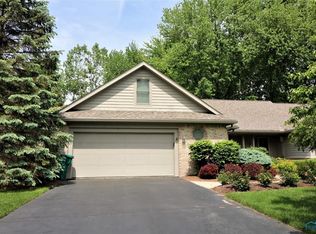 8638 Augusta Ln, Holland, OH