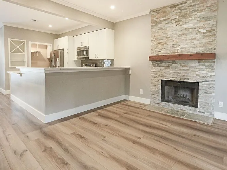 1307 Kinney Ave #122 — Photo 2
