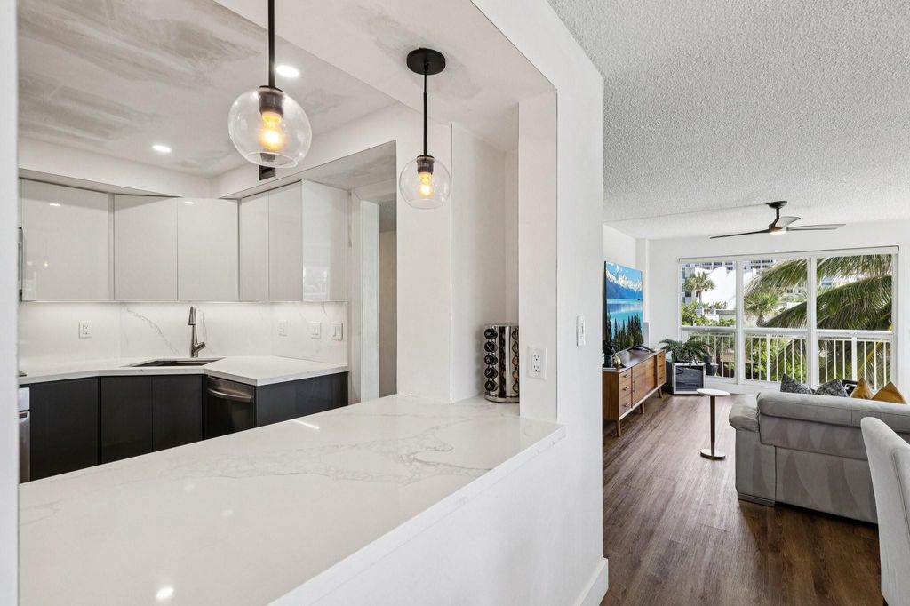 133 N Pompano Beach Boulevard Unit 210, photo 6