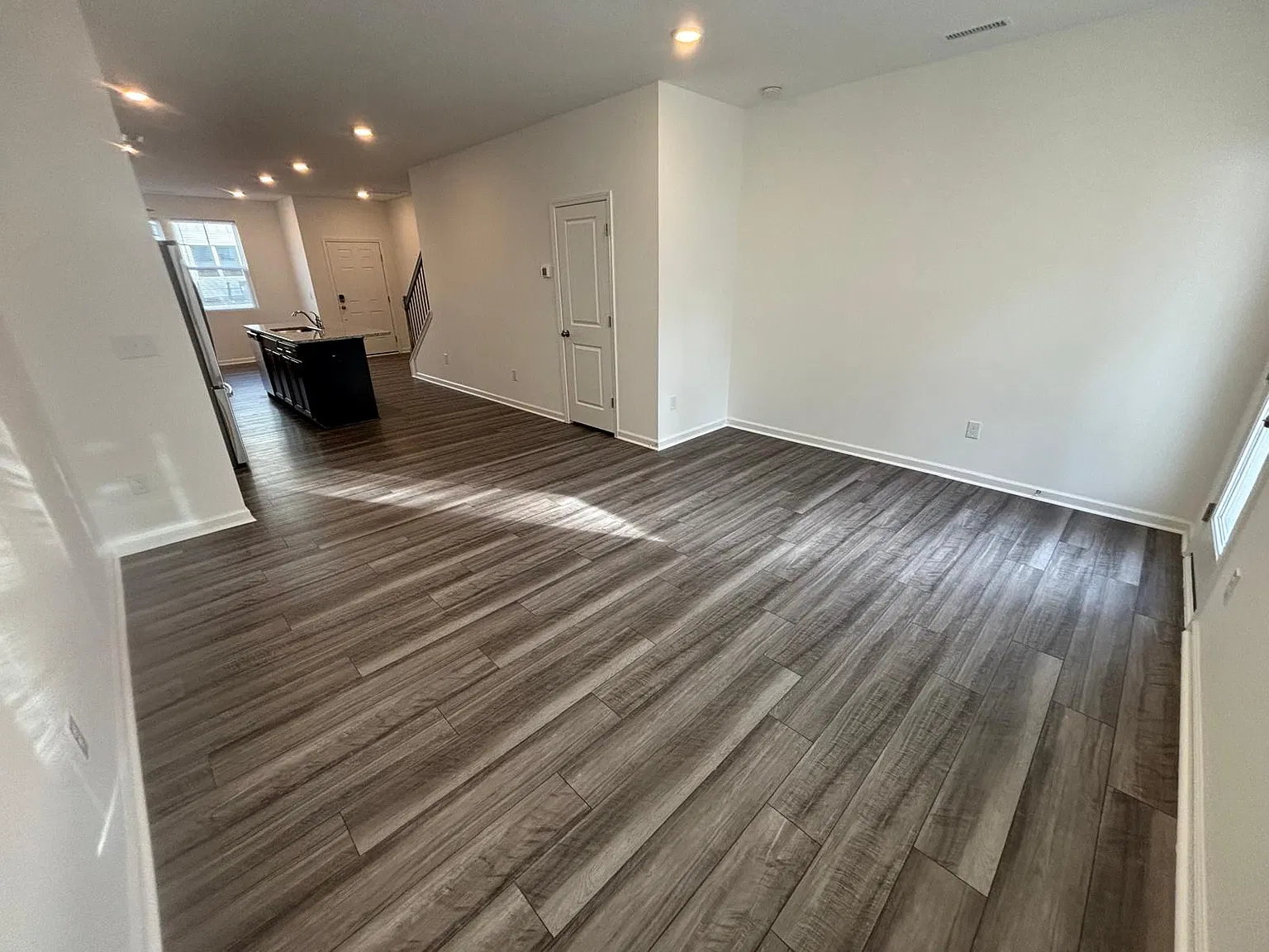 3 bed, 3.5 bath, 1889 sqft, $1,995 — Photo 4