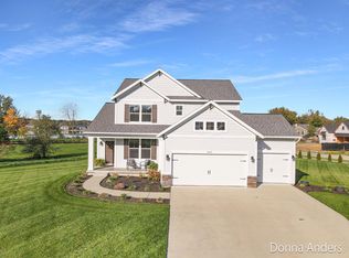 8995 Cedar Lake Dr, Jenison, MI 49428