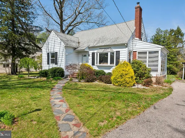 1402 Highland Ave, Riverton, NJ 08077