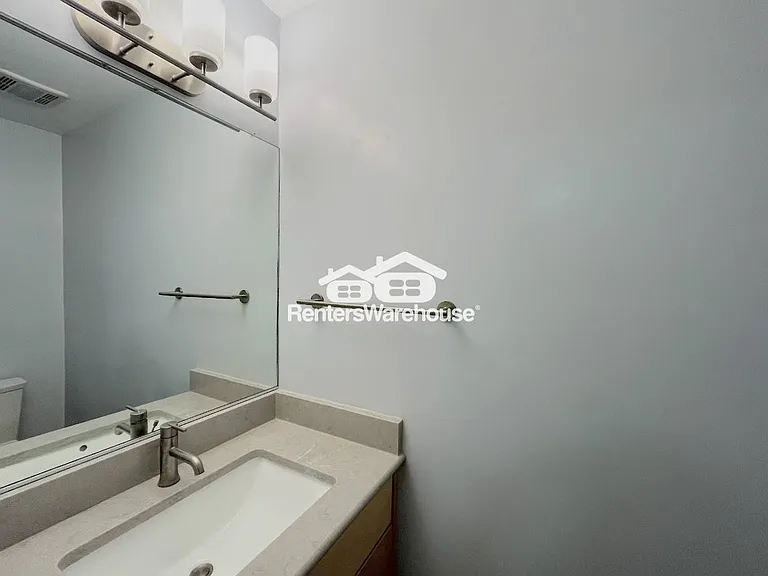 527 W 20th St #402 — Photo 10