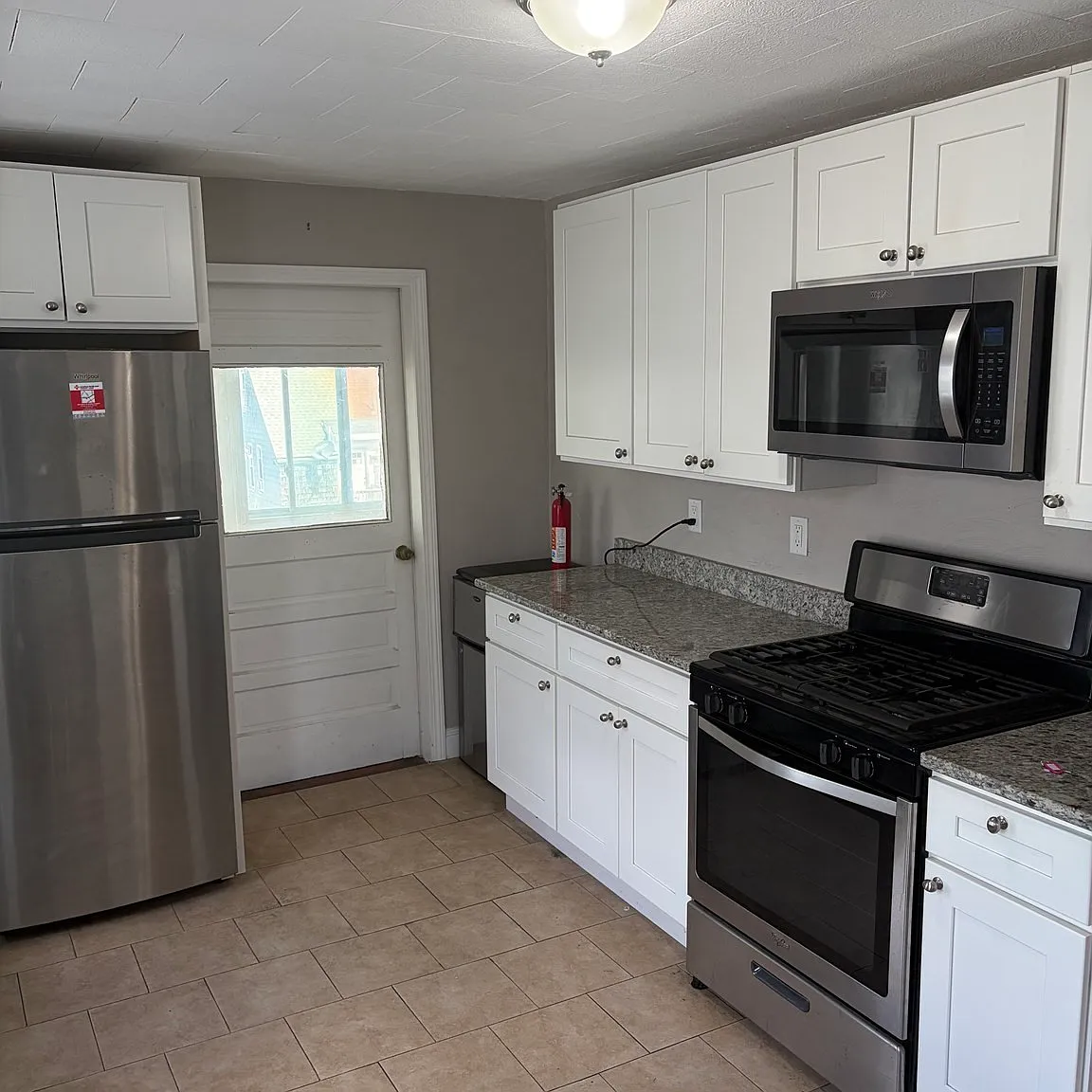 2 bed, 1.0 bath, 1012 sqft, $2,050 — Photo 2
