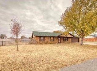 11689 N 1880th Rd, Sayre, OK 73662