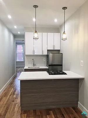 Rented by EXR | media 10