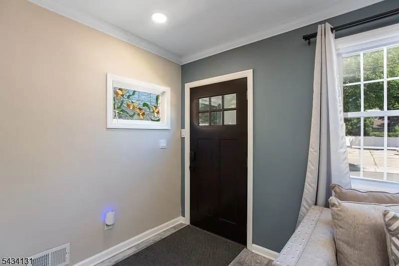 4 bed, 2.0 bath, $4,000 — Photo 3