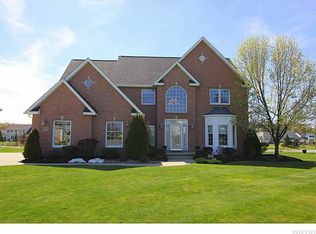 7278 Edgewater Cir, North Tonawanda, NY 14120