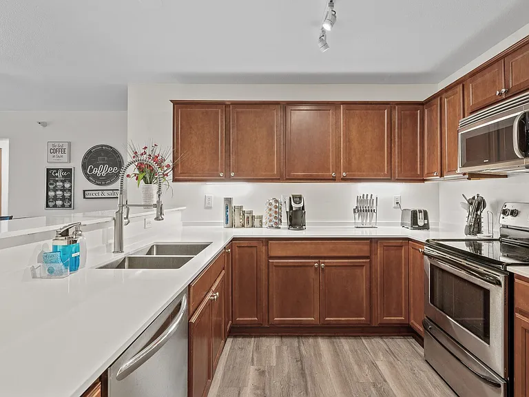 500 W Franklin Ave — Photo 33