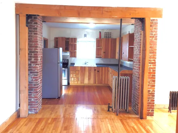 37 Payson St, Portland, ME 04102