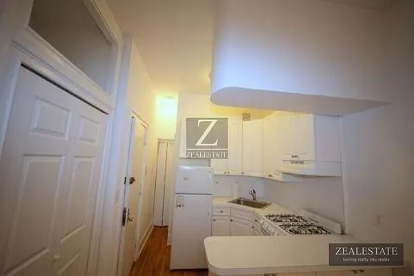 Rented by ZealEstate Group Inc | media 12