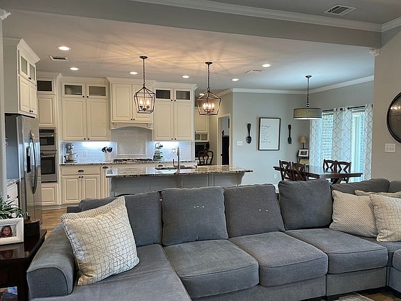 4th image of 410 Prairie Creek Dr