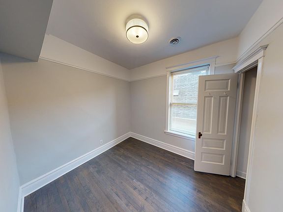 5th image of 3043 N Kenmore Ave #3F