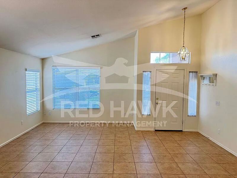 3 bed, 2.0 bath, 1835 sqft, $2,200 — Photo 4