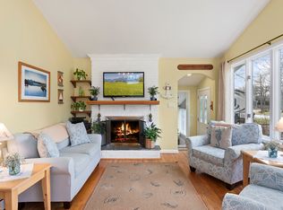 11 Middle Rd, Hampton Bays, NY 11946