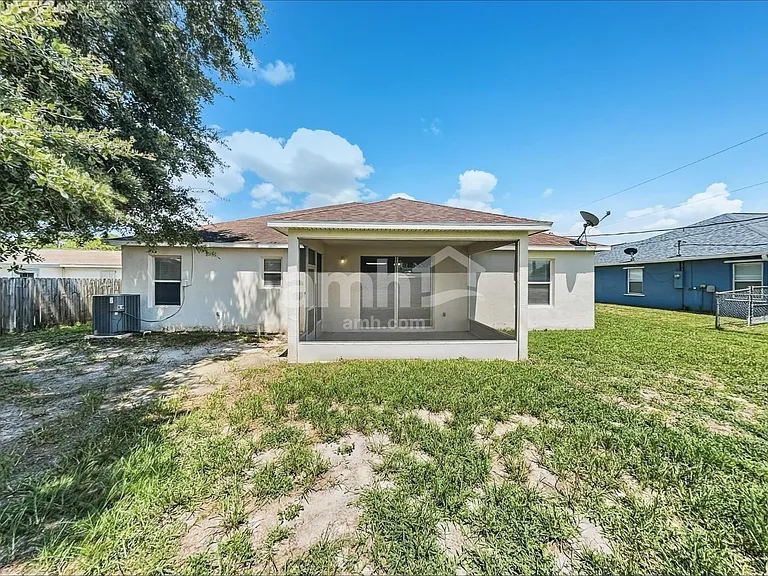 810 Dunkirk Ave NW — Photo 17