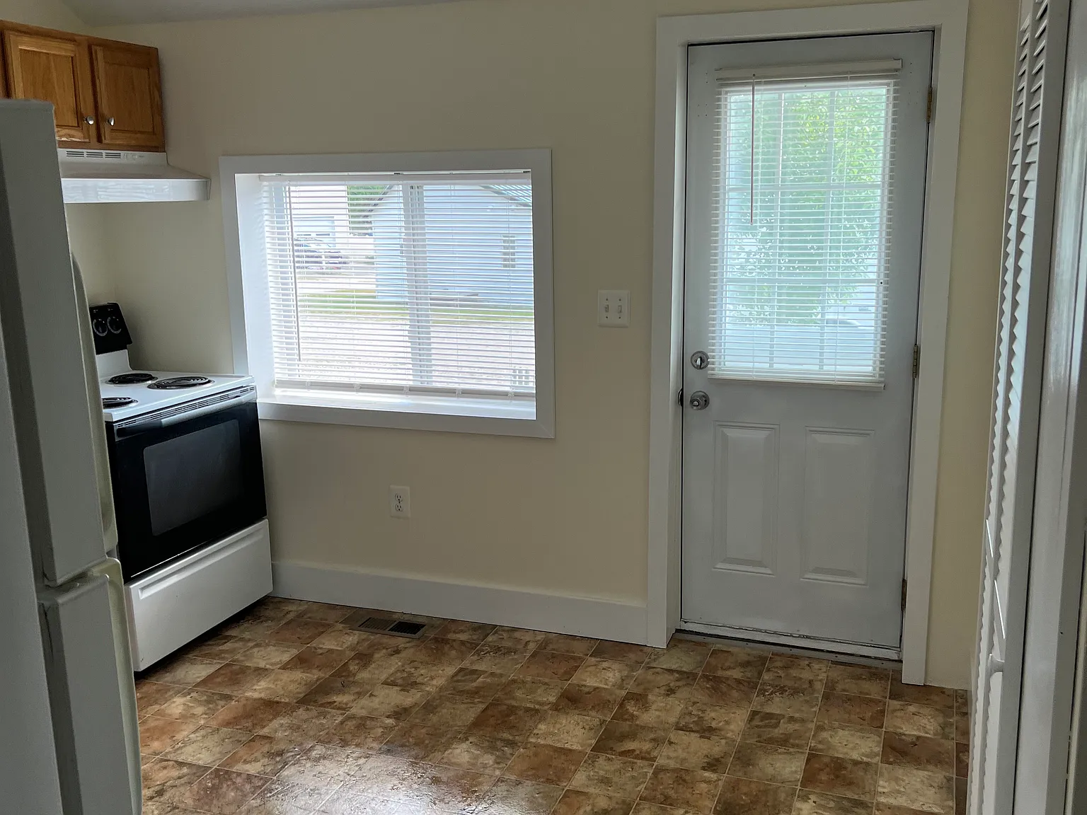 2 bed, 800 sqft, $2,100 — Photo 2