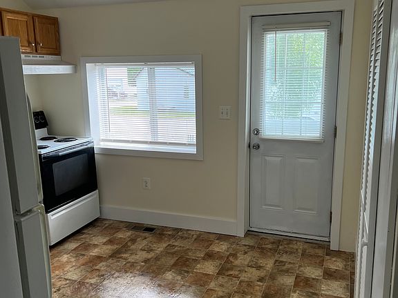 2nd image of 202 Pembroke St #18