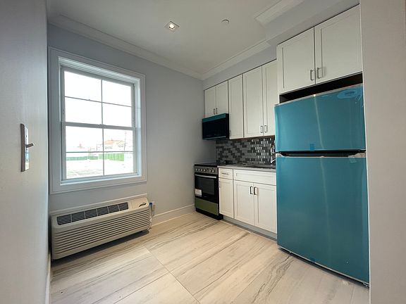 4th image of 251 E Park Ave APT 1E