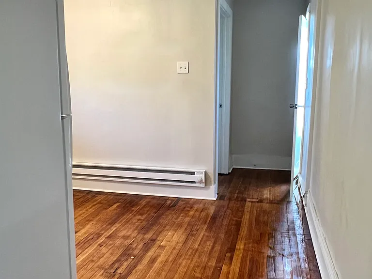 1411 E King St #6 — Photo 10
