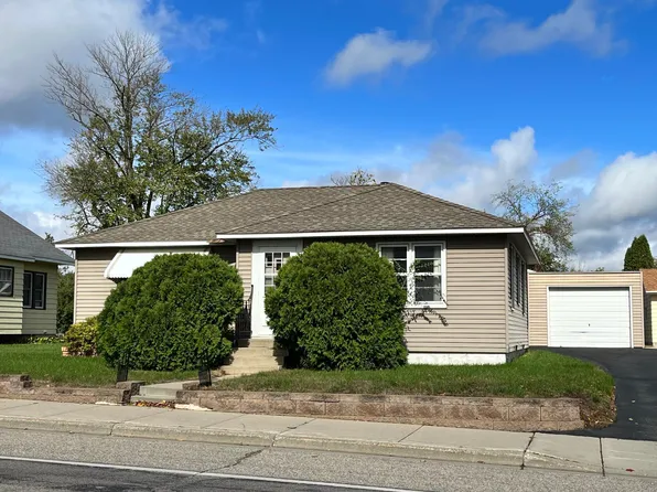 122 Sinclair Lewis Ave, Sauk Centre, MN 56378