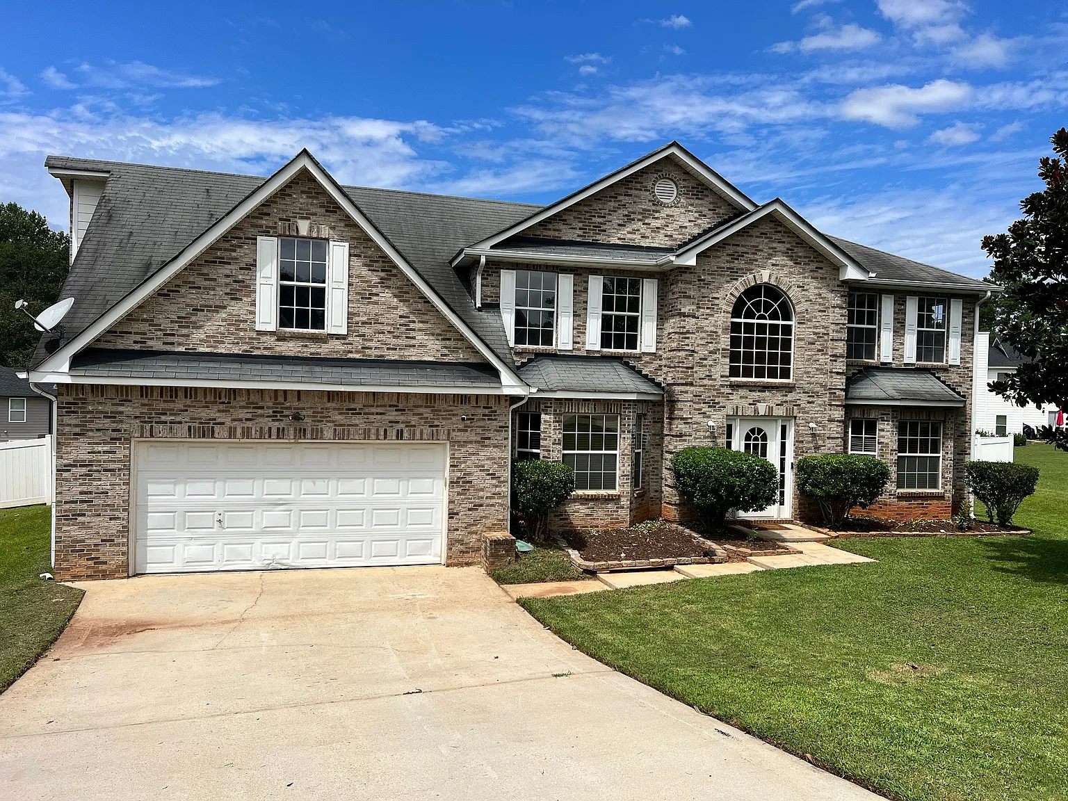 5 bed, 3384 sqft, $2,800 — Photo 1