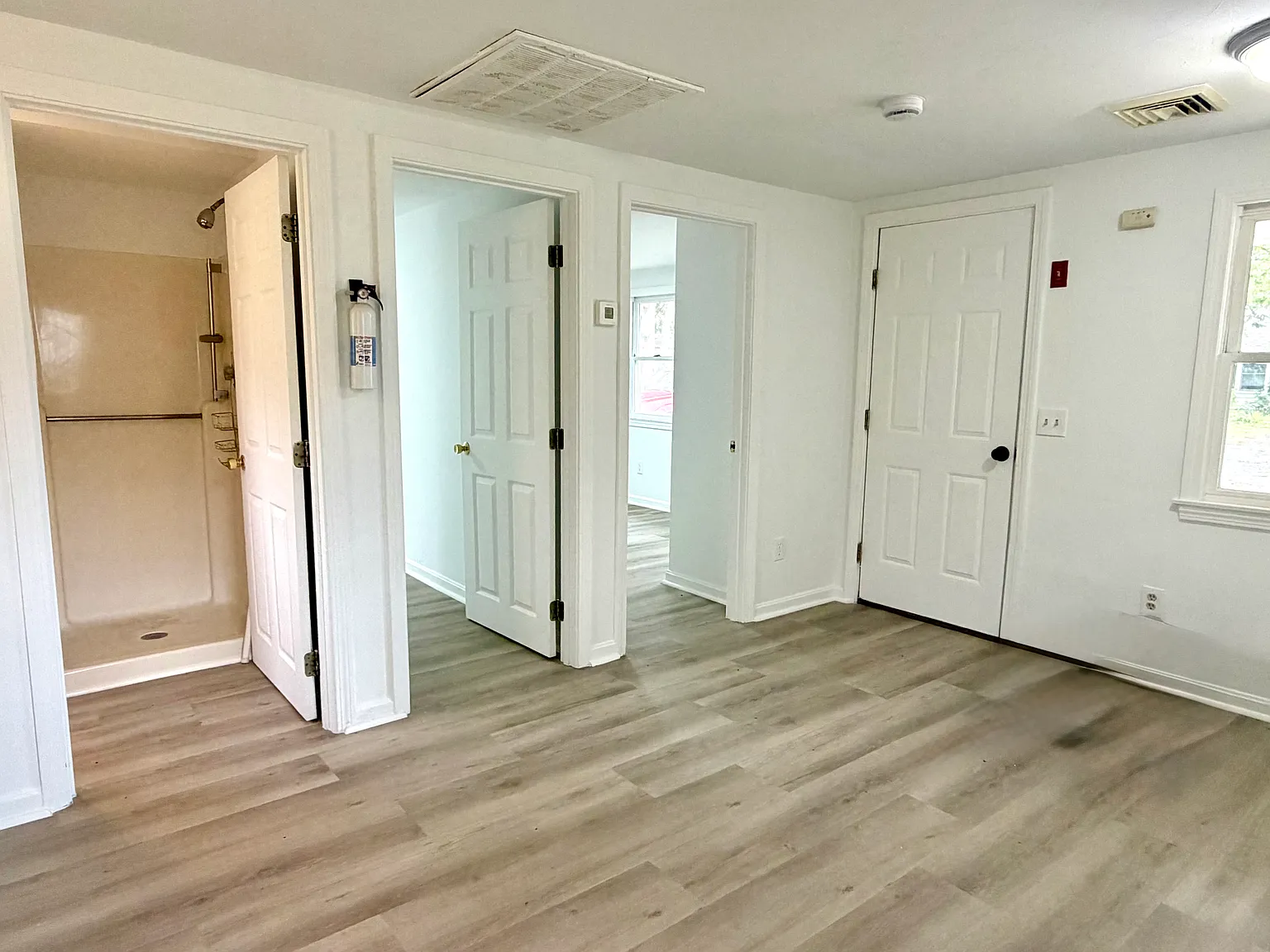 2 bed, 550 sqft, $2,300 — Photo 2