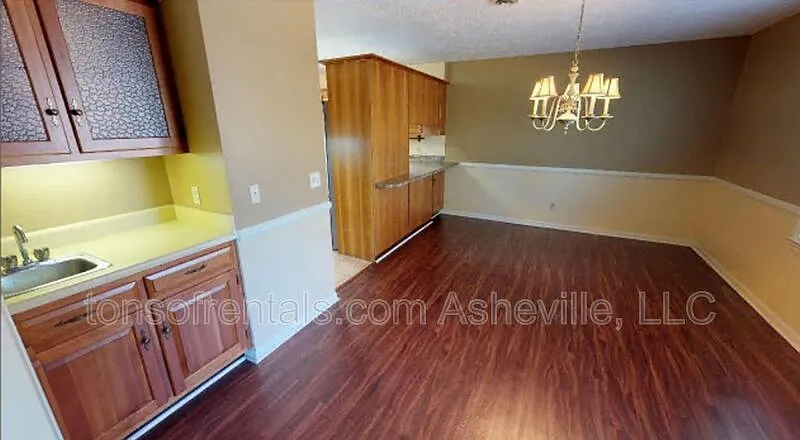3 bed, 2.5 bath, 2550 sqft, $2,395 — Photo 3