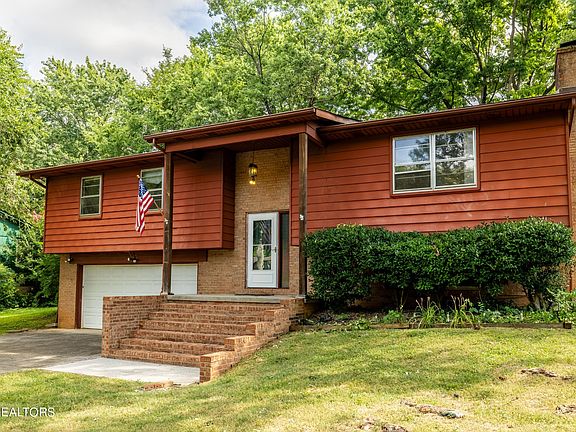 3rd image of 812 Brentwood Dr