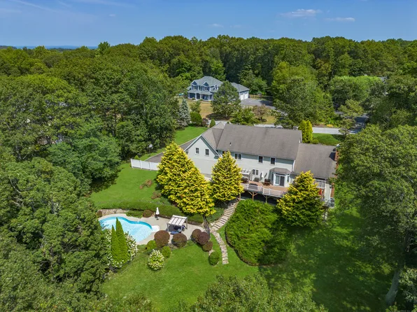 26 Oak Ridge Drive, Newtown, CT 06470