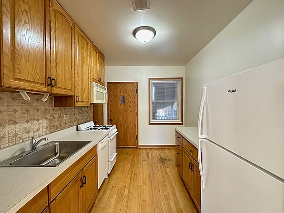 2nd image of 4305 N Francisco Ave #J1