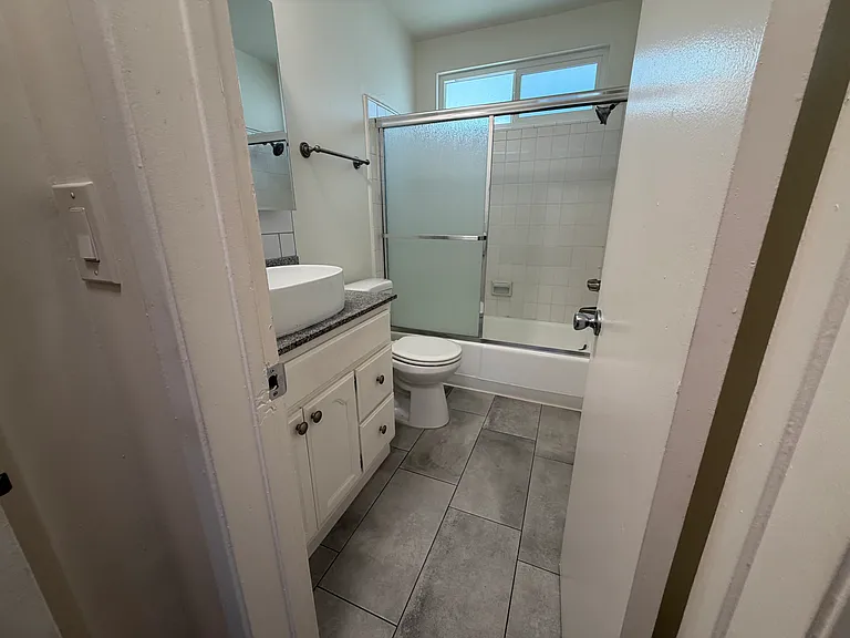 950 Magnolia Ave #25 — Photo 6