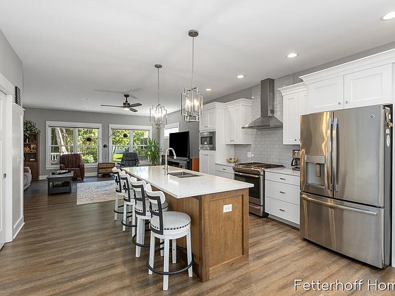 3rd image of 945 Kensington NW #122