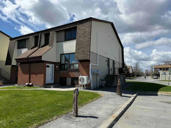 23 A Woodvale Grn, Ottawa, ON K2G 4H3