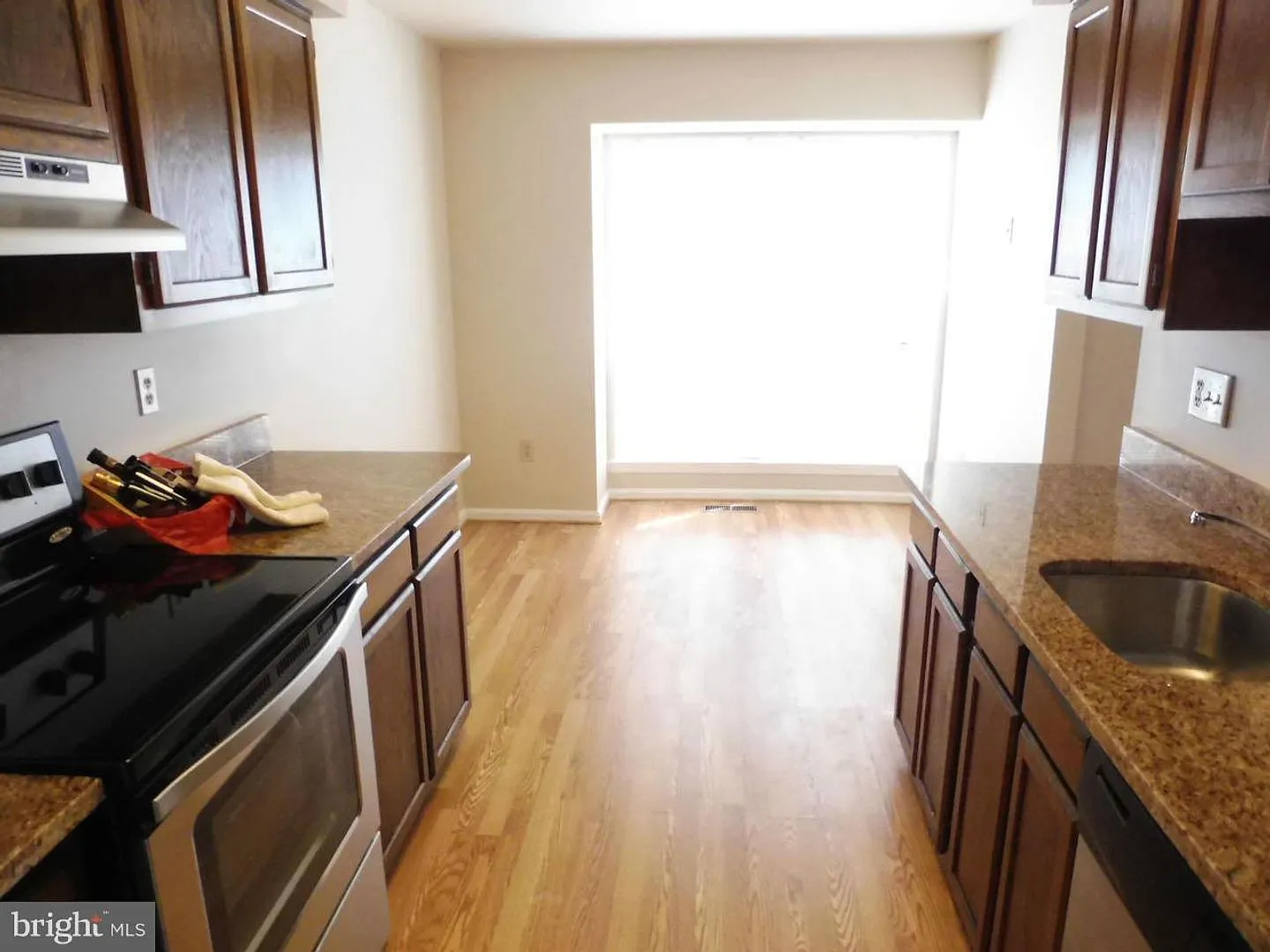 Spacious 3 Bedroom 2.5 Bathroom Townhome Is Immediately Available In Olney — Photo 2
