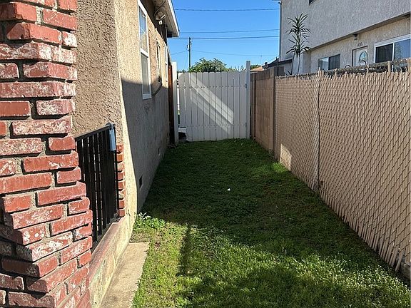 4th image of 404 Sievers Ave