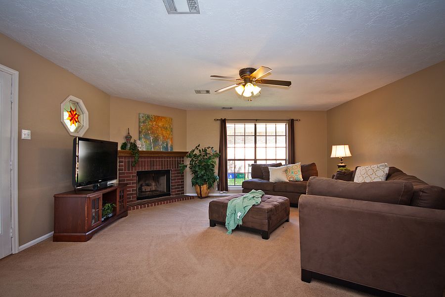 1st image of 2407 Horseshoe Ln