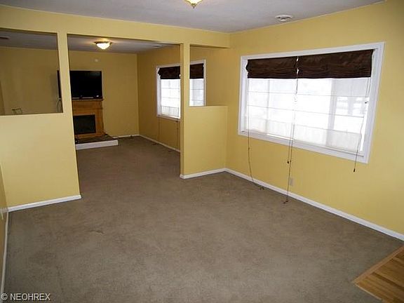 4th image of 5566 Columbia Dr