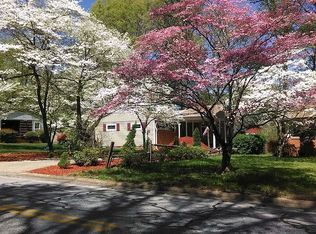 2812 Dellwood Dr, Greensboro, NC 27408