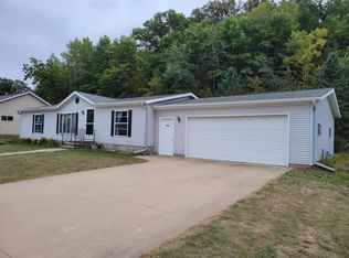 554 Wiskow Way, Saint Charles, MN 55972