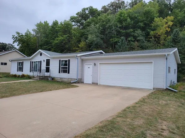554 Wiskow Way, Saint Charles, MN 55972