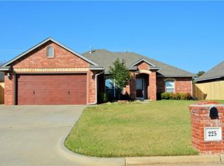 225 Brack Pl, Midwest City, OK 73130