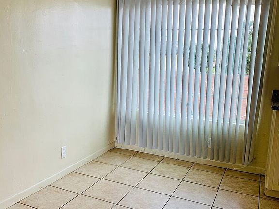 4th image of 836 W 79th St APT 4