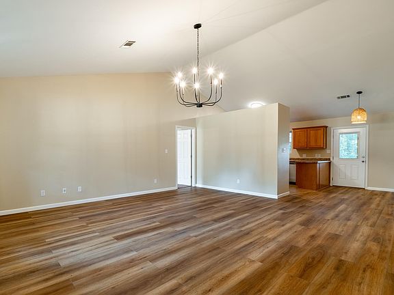 5th image of 806 S 3rd St