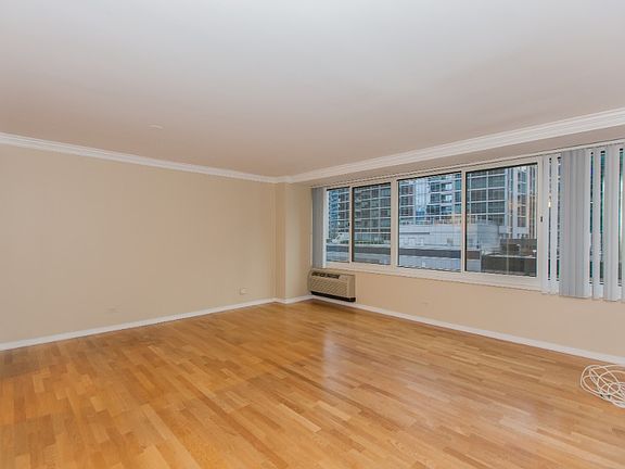 5th image of 212 E Ohio St #161