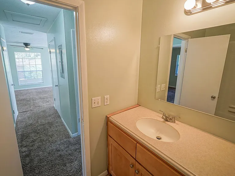 2304 Hartsfield Ct #B — Photo 17